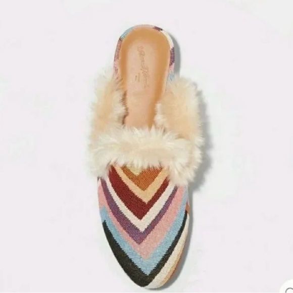 Universal Tread Boho Faux Fur Lined Chevron Print Mules - Picture 7 of 8
